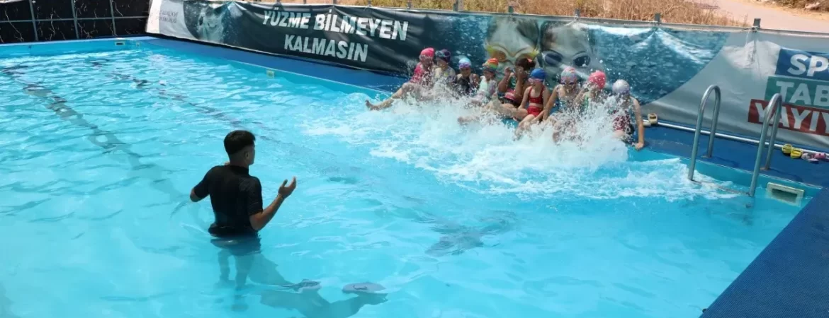 ferizlide cocuklar yüzme öreniyor