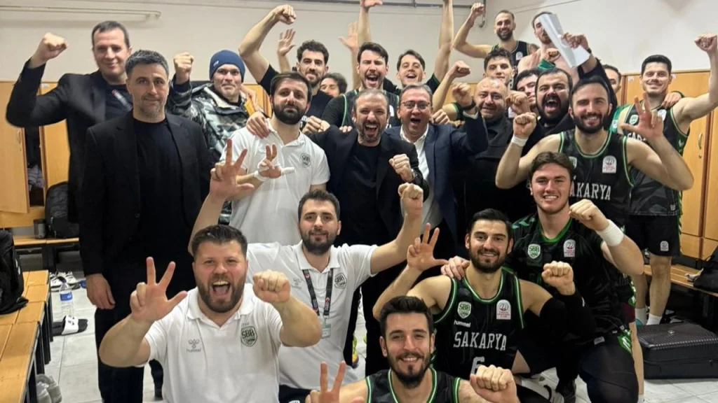 Büyükşehir Basket İzmir'den de galip döndü