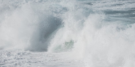 Karasu8217da Siddetli Kiyi Erozyonu Tesisin Bahce Duvari Yikildi featured