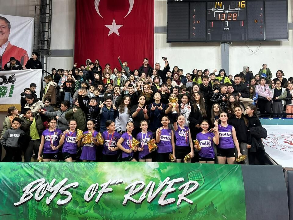 filenin kucuk altin kizlari sampiyon oldu 2