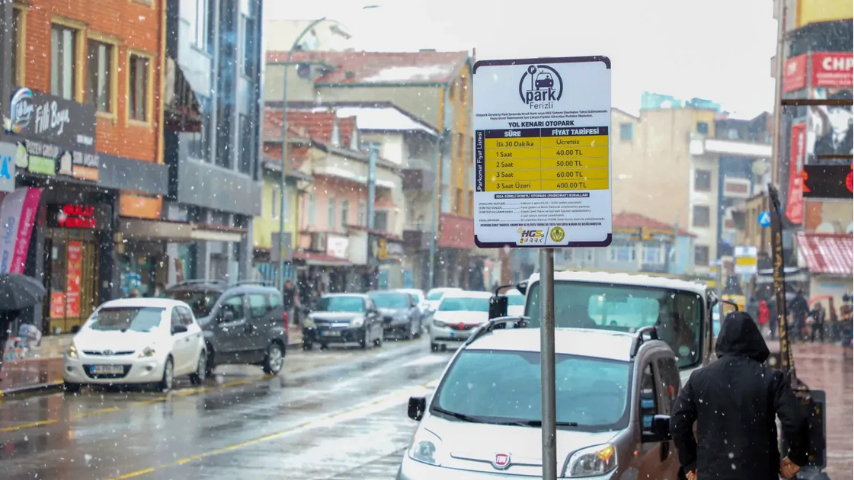 Ferizli'de ücretli otopark uygulaması başladı