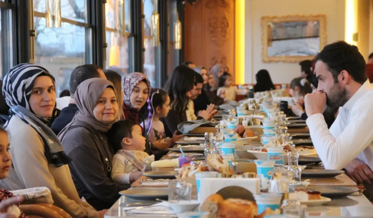 Ferizli’de Sağlık Çalışanları Geleneksel İftar İçin Bir Araya Geldi 1 img