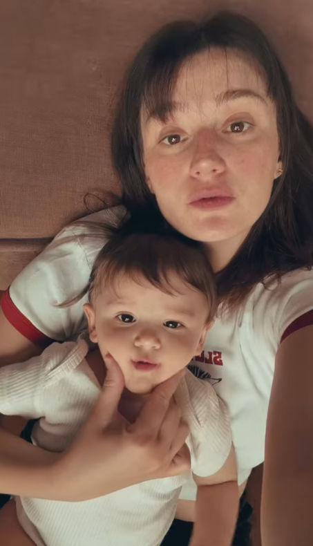 Gizem Karaca kızının ilk yürüyüşünü paylaştı