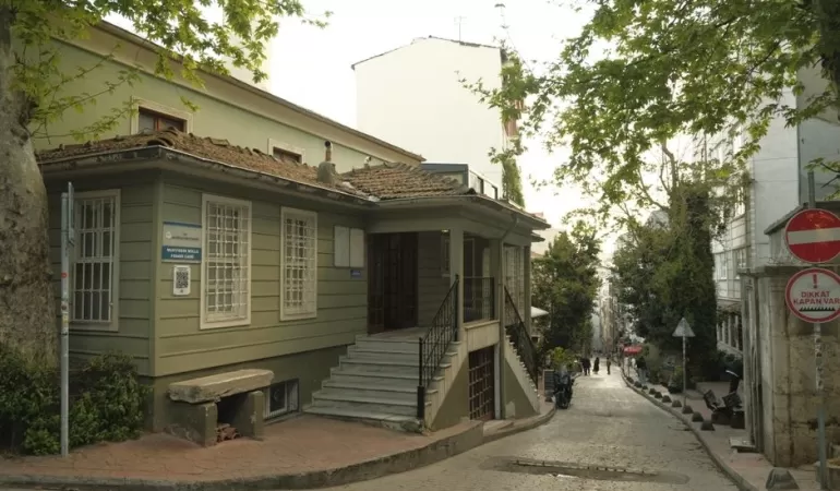 Beyoglu8217nda-Italyan-profesor-evinde-cansiz-bulundu-featured