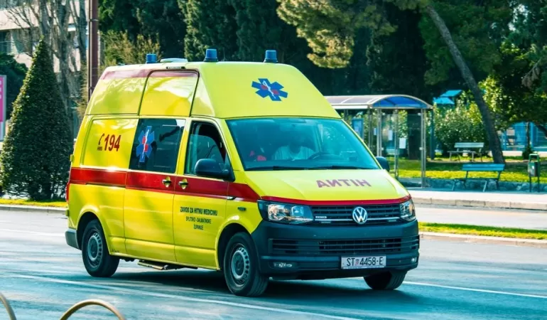 D-6508217de-ambulans-trafik-kazasi-gecirdi-featured