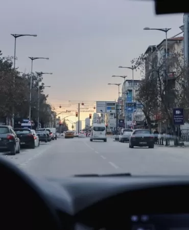 Ikinci-Sira-Park-Yapan-Araclar-Trafik-Ekipleri-Tarafindan-Kaldirdi-featured