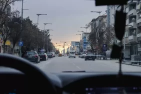 Ikinci-Sira-Park-Yapan-Araclar-Trafik-Ekipleri-Tarafindan-Kaldirdi-featured