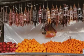 Karasu'da markette küflü sucuklar: Tarihi geçmemiş ama bozulmuş 1 Karasu8217da-markette-kuflu-sucuklar-Tarihi-gecmemis-ama-bozulmus-featured