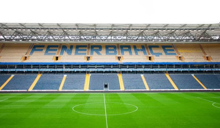 Lukaku-resmen-Fenerbahce8217de-Belcikali-yildiz-imzayi-atti-featured