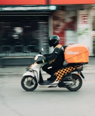 Serdivan'da Kurye Motosikleti Çalındı! O Anlar Kamerada 3 Serdivan8217da-Kurye-Motosikleti-Calindi-O-Anlar-Kamerada-featured