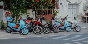 Uzun-Carsi8217da-yaya-yolu-motosiklet-parkina-donustu-featured