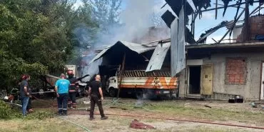 Sapanca'da Depoda Çıkan Alevler Korku Dolu Anlara Neden Oldu