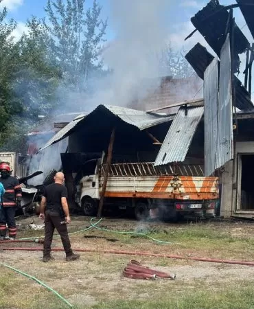 Sapanca'da Depoda Çıkan Alevler Korku Dolu Anlara Neden Oldu